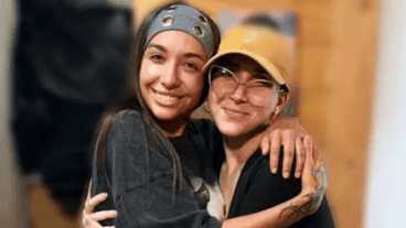 El noble gesto de María Becerra con una fan que padece cáncer: la visitó y cantaron juntas